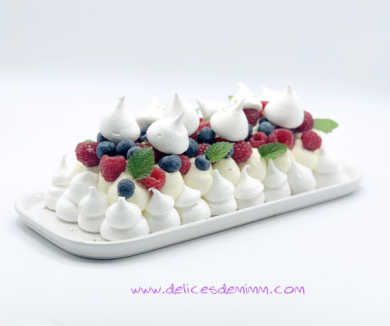 Bûche de Noël façon Pavlova aux fruits rouges 5