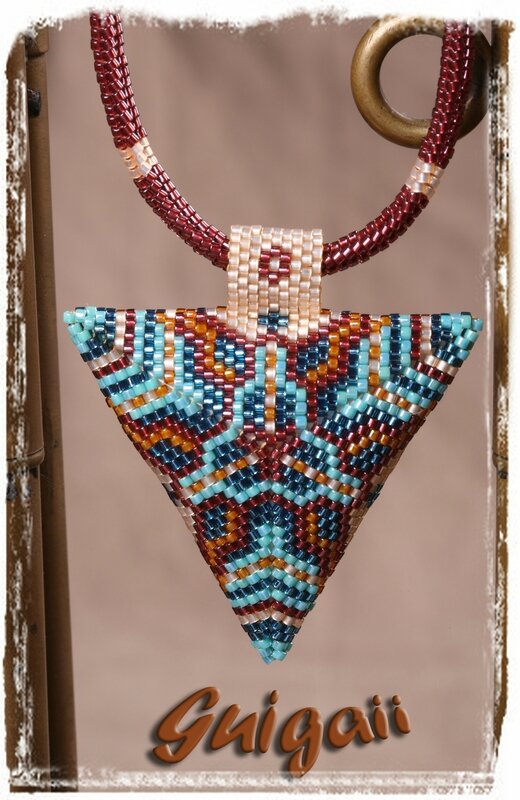 Collier Puffy Triangle (4) 