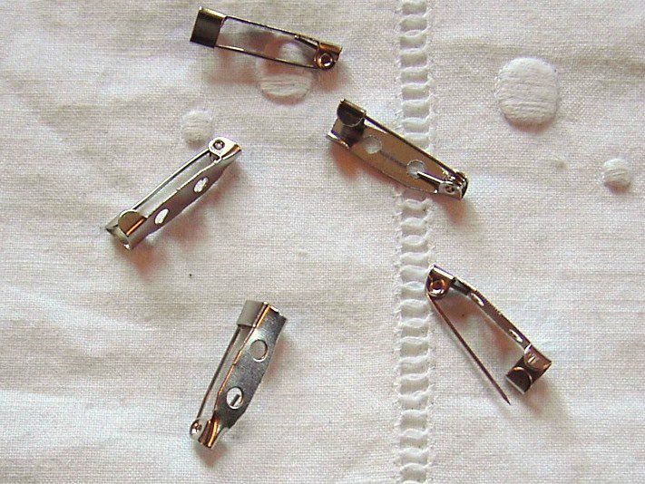 Lot de 5 épingles à broches: 1,50 euro