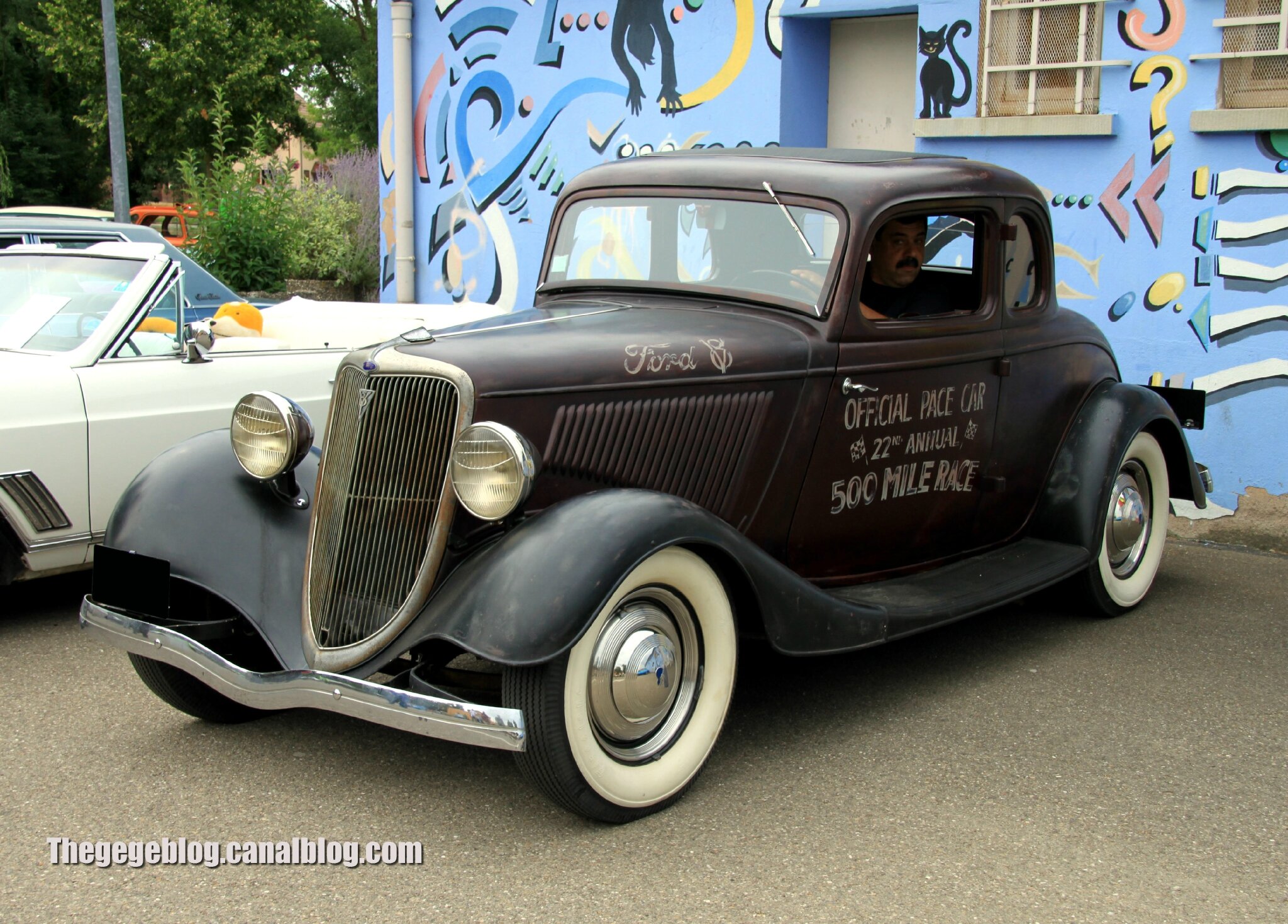 Ford V8 de 1934 (Retrorencard aout 2013) 01