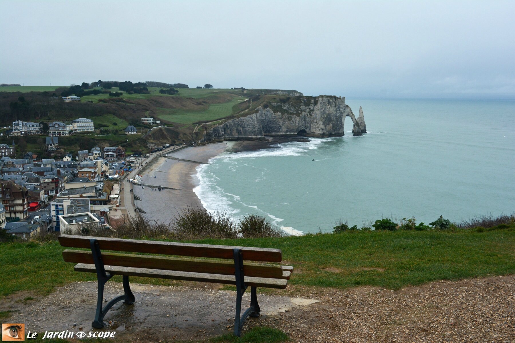 Banc en bois (Panorama sur Etretat)