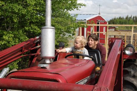 Ambre_and_Kid_tractor