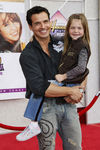 Hannah_Montana_Movie_Premiere_Hollywood_fNbOohEM36Il_antonio_sabata_jr