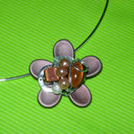 Collier_rigide_fleur_marron