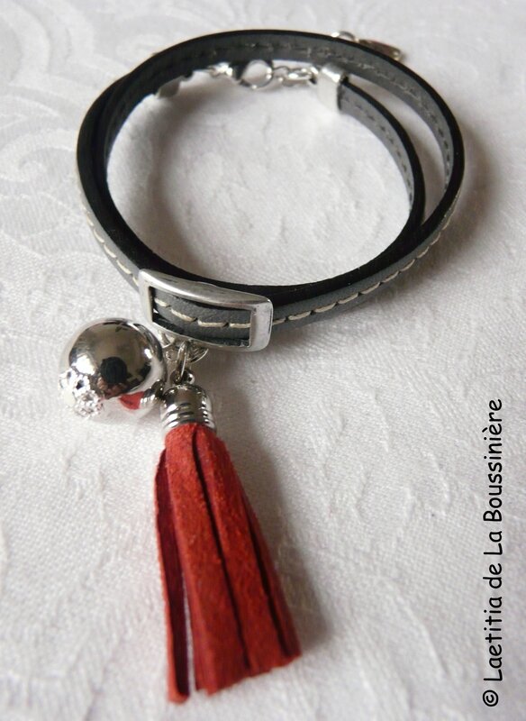 Bracelet Pompon gris (pompon rouge)