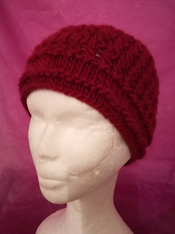 Bonnet rouge bordeaux en laine 