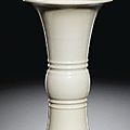 Vase en porcelaine <b>blanc</b> de <b>chine</b>, <b>Chine</b>, dynastie Qing, époque Kangxi (1662-1722) - Sotheby's