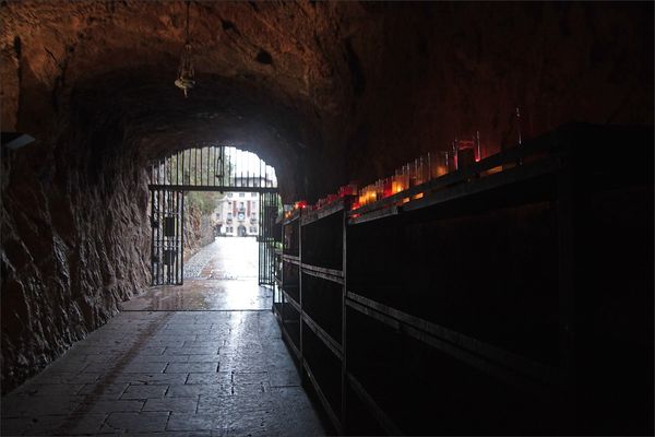 Asturies GA 250113 29 Covadonga tunnel bougies