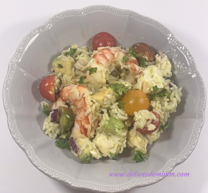 Salade de riz aux crevettes et à l’avocat