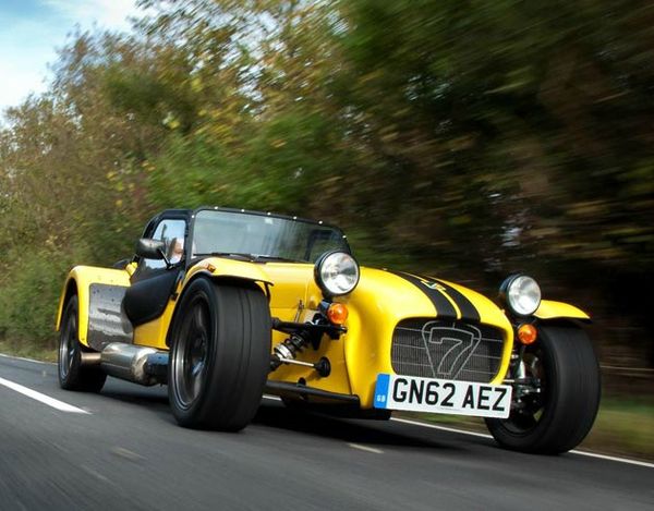 caterham-supersport-r-blur