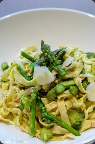 Tagliatelles-asperges-pesto-ail-des-ours-18