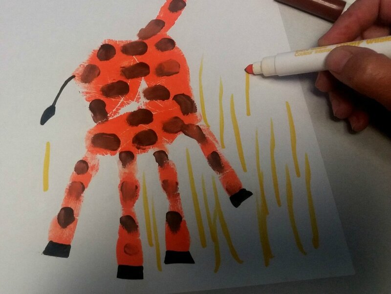 219_Afrique_Une girafe dans la main (50)