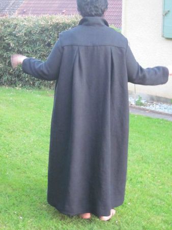 manteau long noir à noeud ivoire (9)