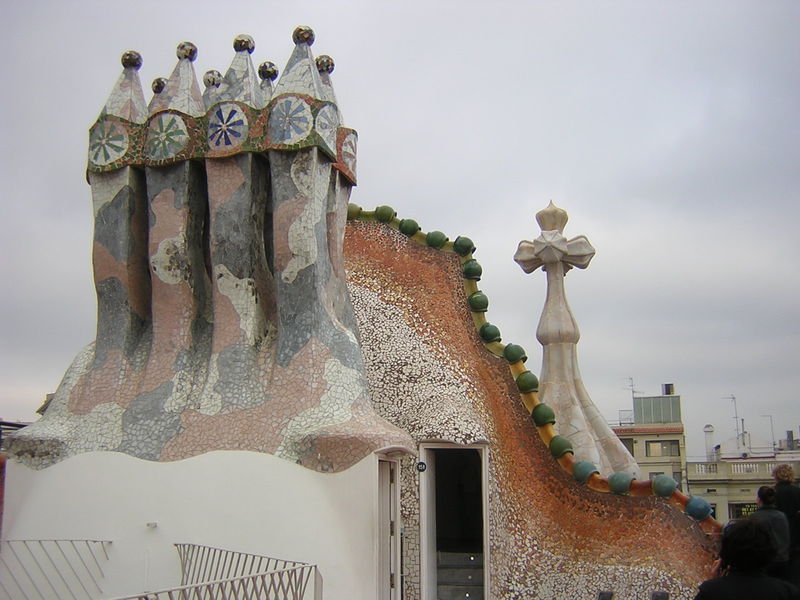 BARCELONE - CASA BATLLÒ - CHEMINÉES