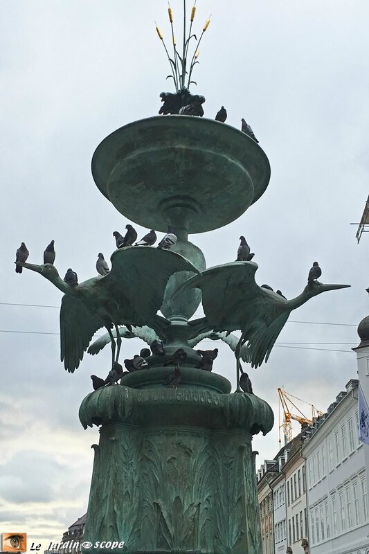 a fontaine des cigognes à Copenhague