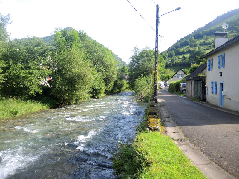 Lourdios-Ichère, ruisseau