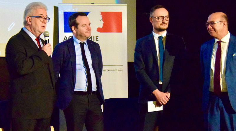 IEN VALÉRIE KOCET REMISE MÉDAILLE VILLE 2022 JJT