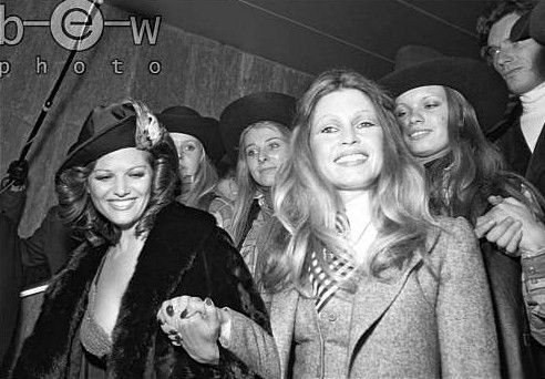 1971-12-16-premiere_les_petroleuses-avec_claudia-010-1