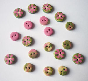 petis_boutons_roses_et_verts