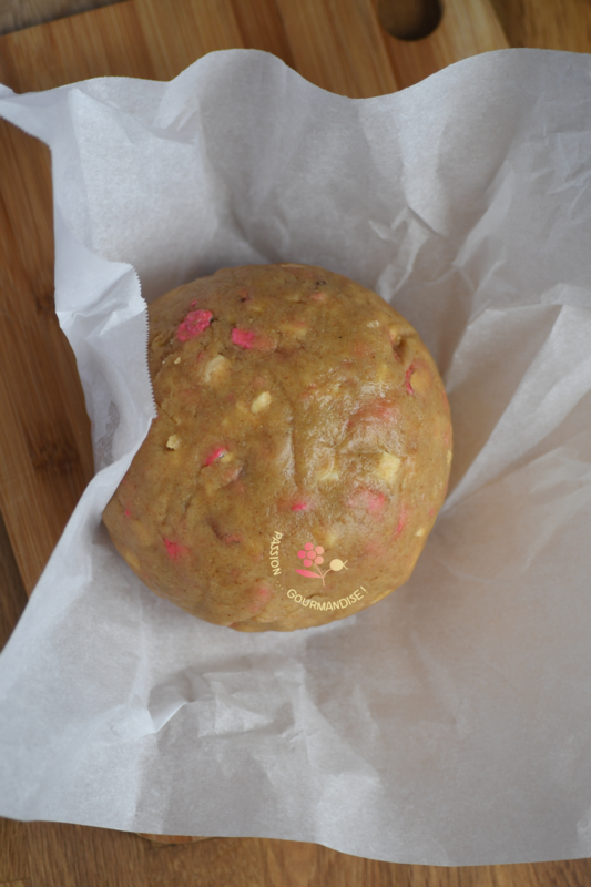 Cookies aux pépites de chocolat blanc & pralines roses_4
