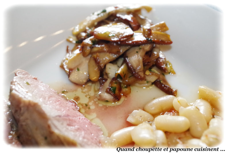 rôti d'agneau au beurre d'herbe, cèpes poêlés et mogettes à la tomate-2483