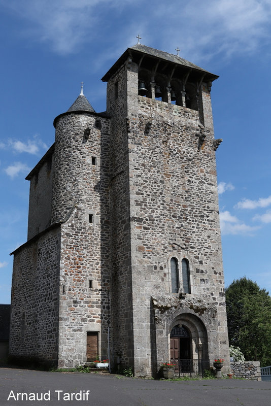 00481 Aubrac Juin 2023 - Aveyron - Orlhaguet - Eglise fortifiée