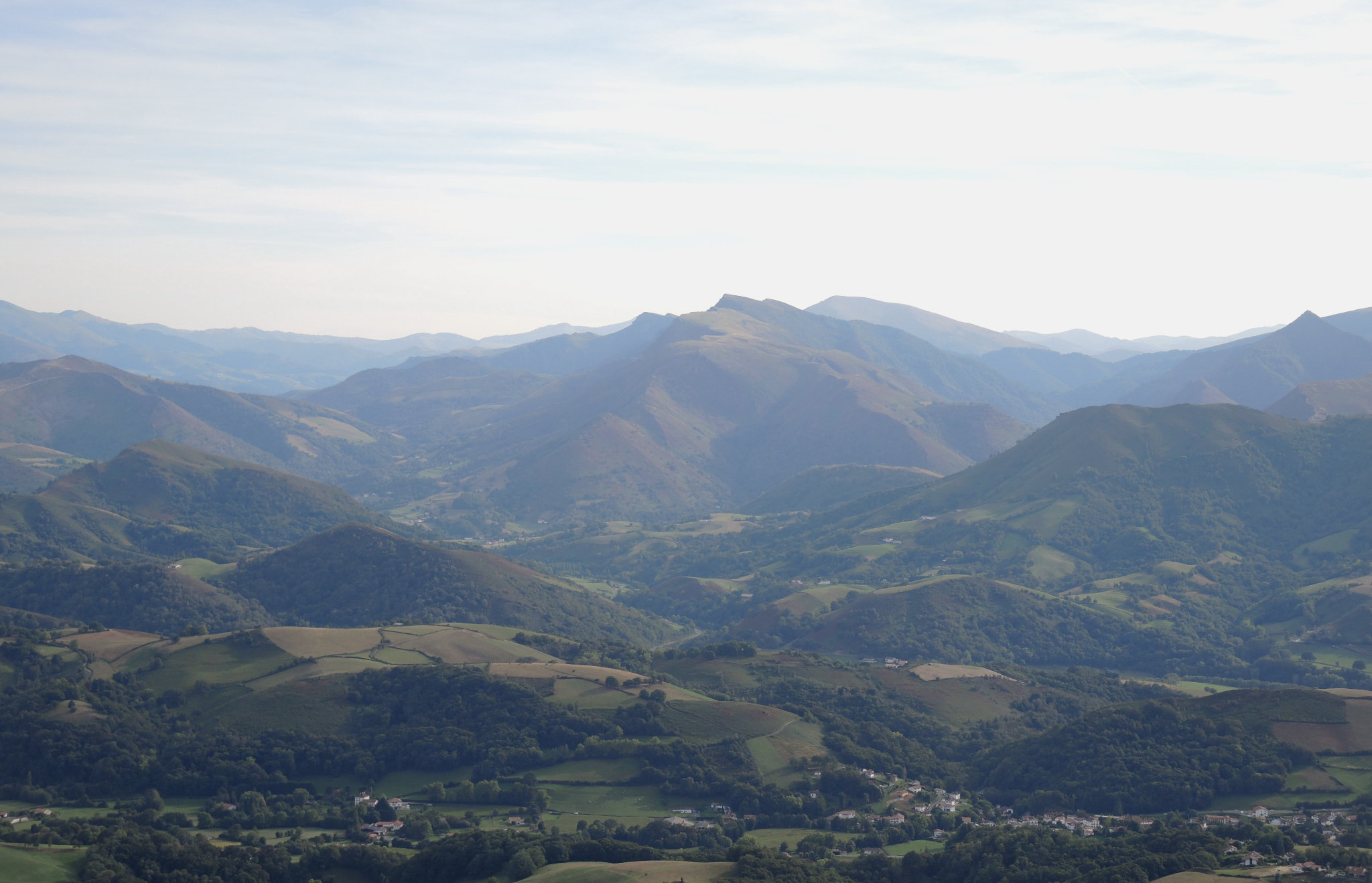 Mont Ursuya, sommet, vue sur l'Iparla (64)
