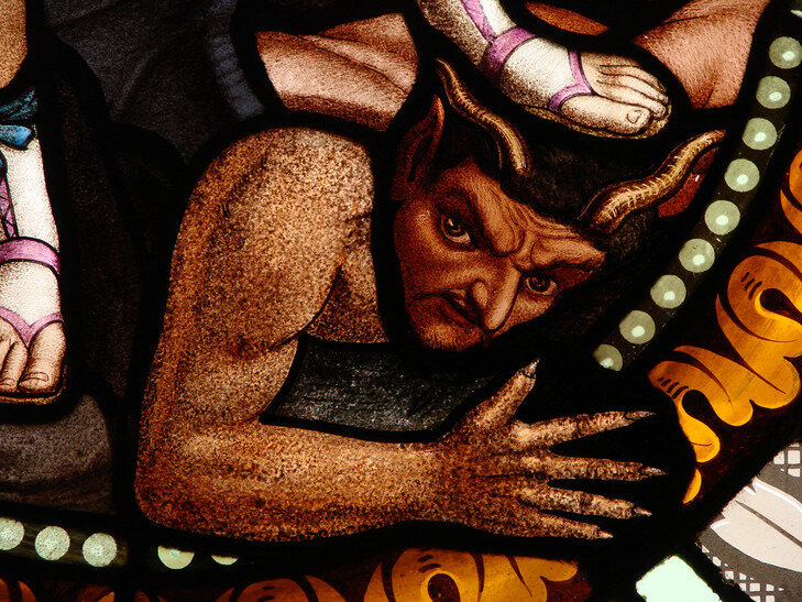 Diable écrasé par le talon