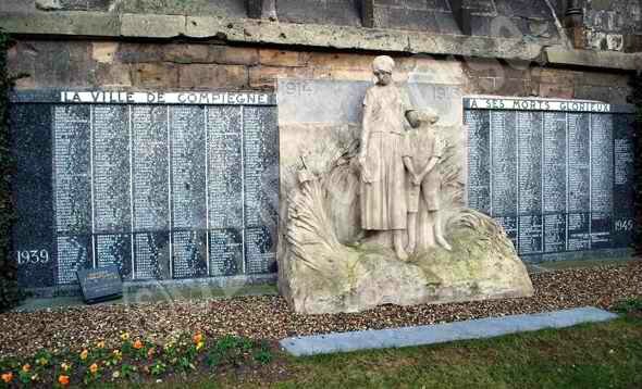 Monument aux Compiègne Del Sarte