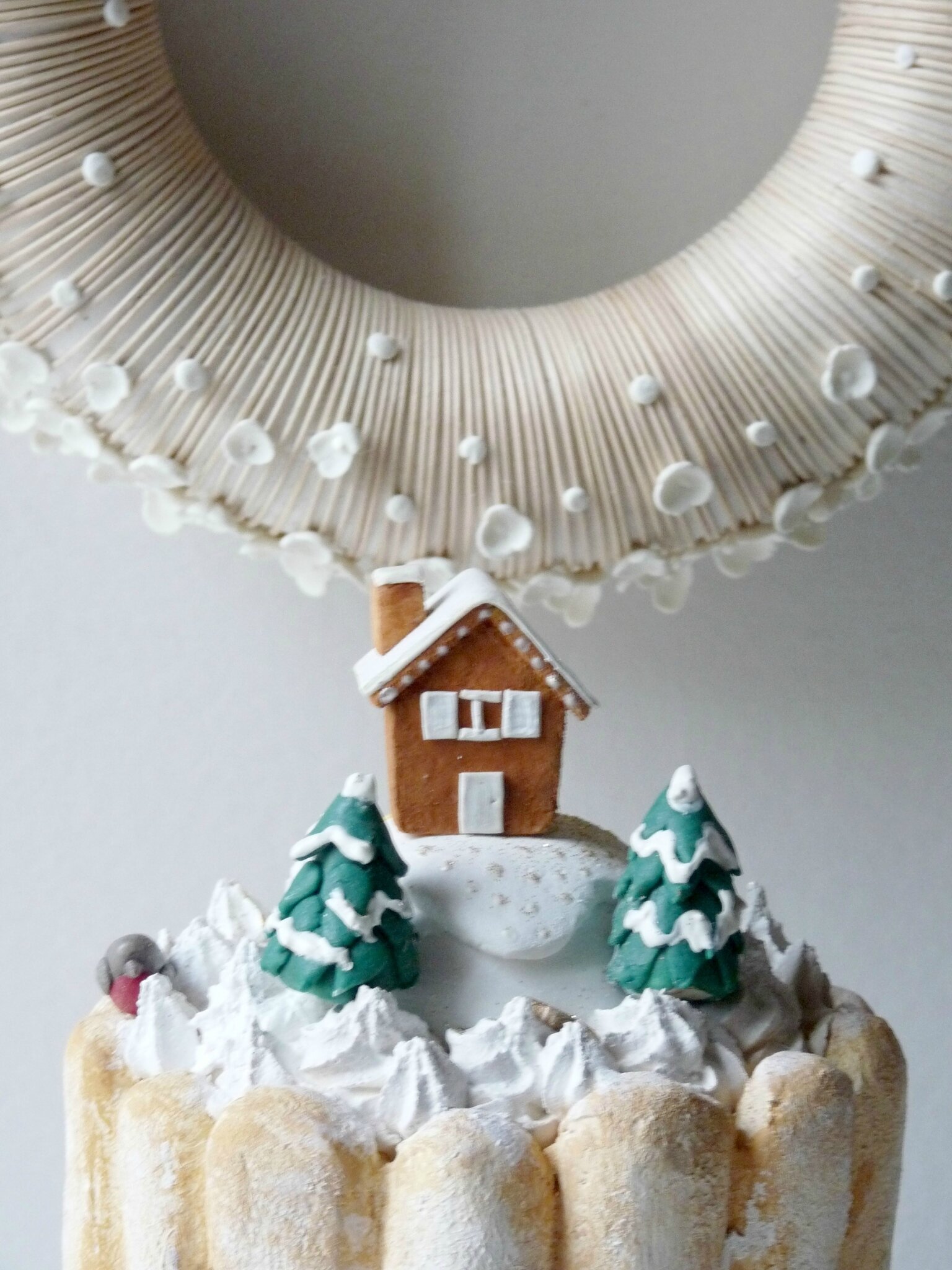 Charlotte maison sous la neige, détail