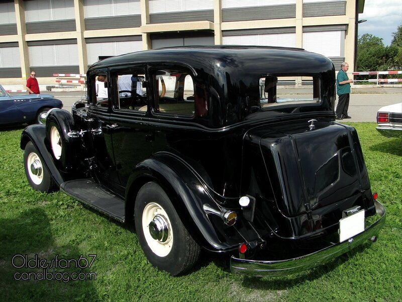 chrysler-six-sedan-1933-02