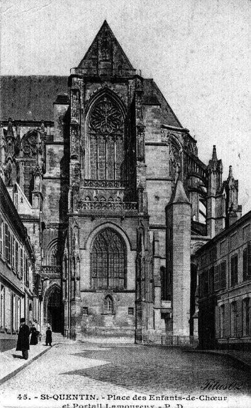1355952547-45-ST-Quentin-Place-des-enfants-de-choeur-et-Portail-Lamoureux-P-D-02