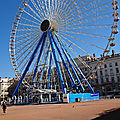La <b>grande</b> <b>roue</b>, place Bellecour, Lyon, 4*/6*