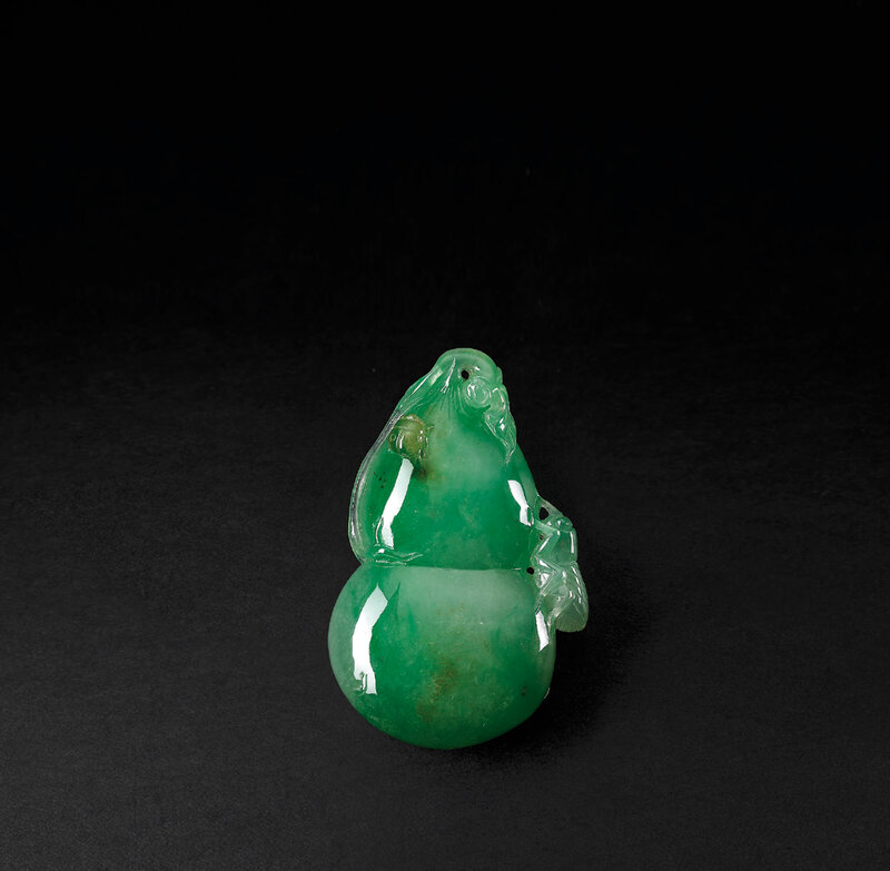 2014_HGK_03371_3171_000(a_jadeite_double-gourd_shaped_pendant)