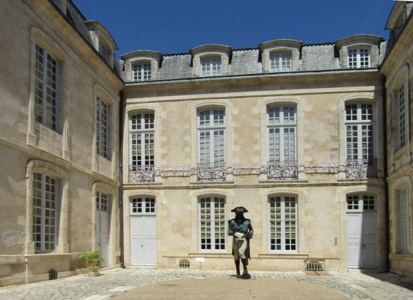 Hôtel Fleuriau cour