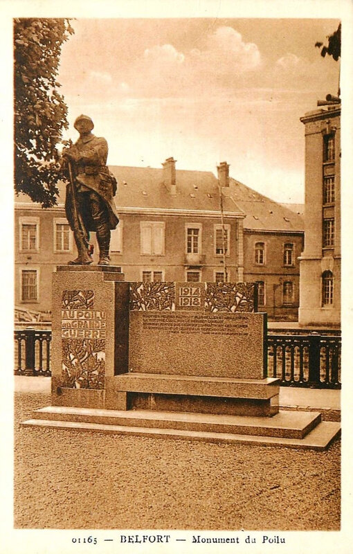 CPA Belfort Le poilu Vue droite