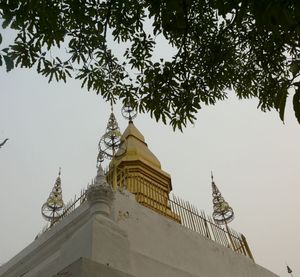 Stupa_dor__en_haut_du_Mont