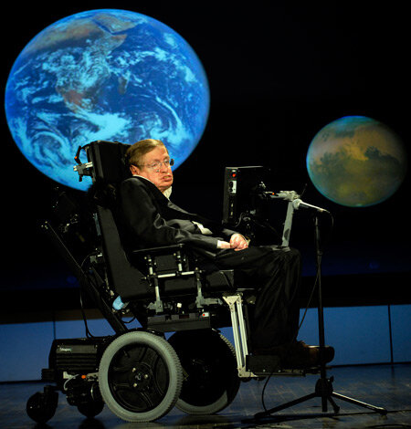 Stephen_hawking_2008__Hawking_donnant_une_conf_rence_pour_les_50_ans_de_la_NASA