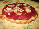 Tartelettes_aux_fraises_du_jardin__framboises_sur_nid_d_amandes_043