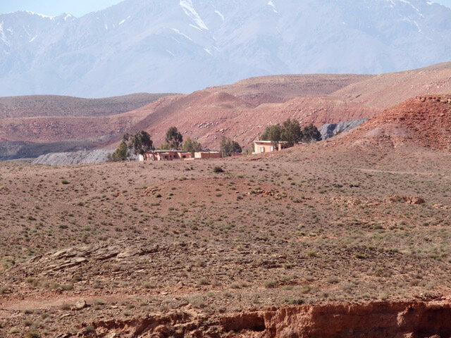 photo 4 les premières maisons de dos