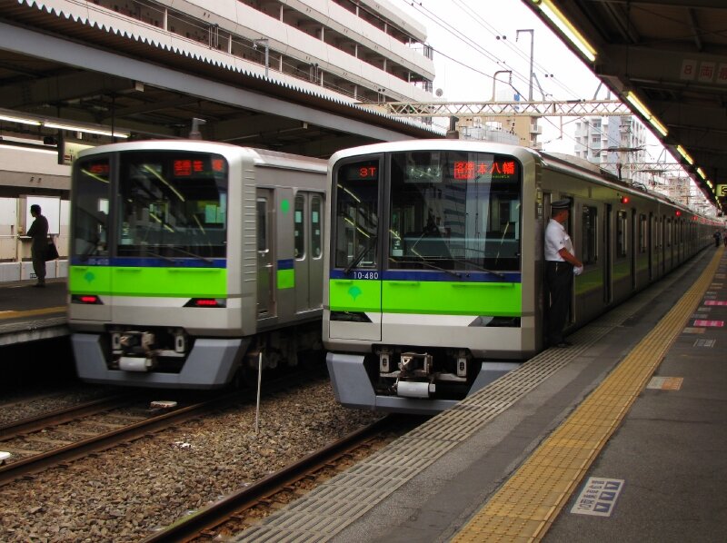 Toei 10-300系, Sasazuka eki