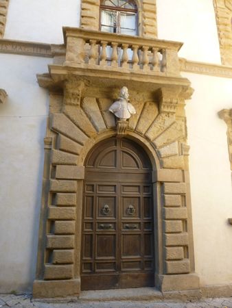 porte_17_avec_statue