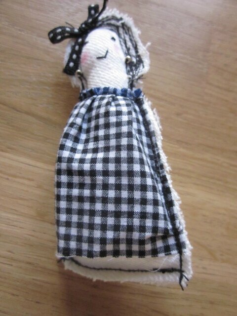 Broche LES POUPETTES n°3 noir et blanc (3)