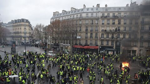 des-manifestants-a-proximite-des-champs-elysees-le-1er-decembre-2018_6133954