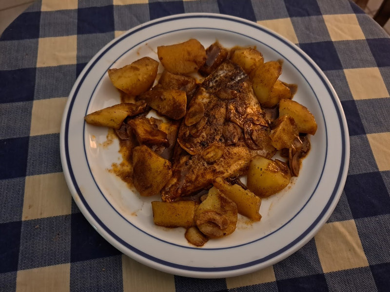 Filets de daurades et pommes de terre à la sauce paprika2