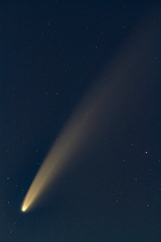 la-comete-neowise-dans-un-magnifique-degrade-de-couleurs-photo-valentin-severin-1594577745