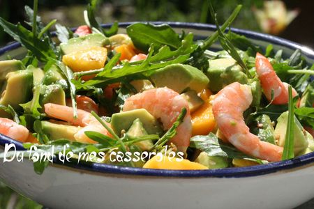 recettes entrees Salade de fraises, de noix de macadam et de roquette, vinaigrette au miel et à la moutarde