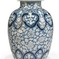 A chinese blue <b>and</b> white <b>baluster</b> <b>vase</b> <b>and</b> <b>cover</b>. Qing dynasty (1644-1911)