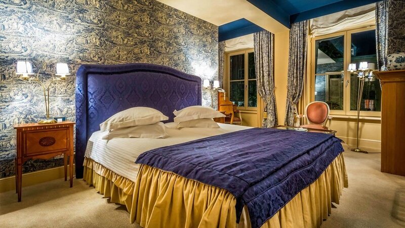 hotel-die-swaene-bruges-one-big-bed-room