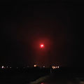 02/08/2020 - Villeneuve-de-la-Raho : lumière rouge avec fumée noire